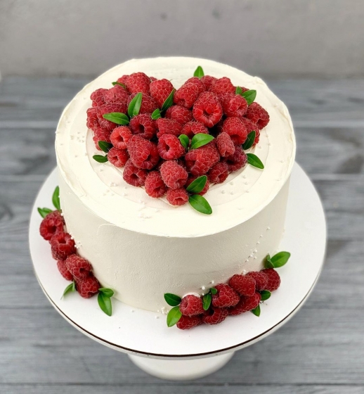 Купить Торт с клубничной начинкой