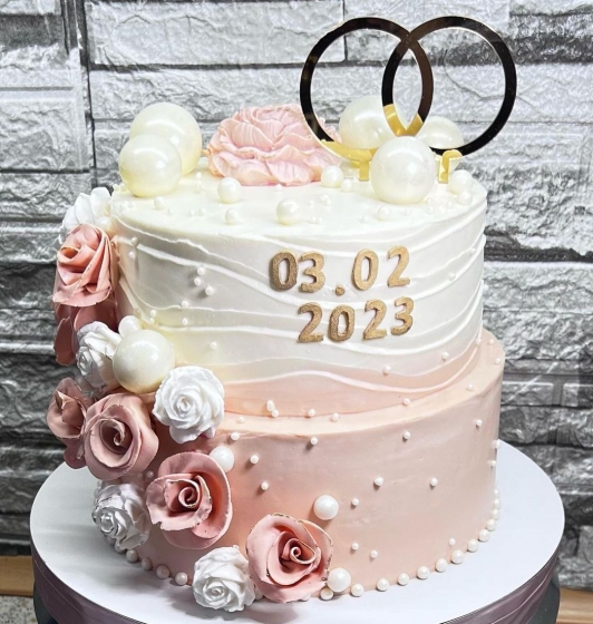 Купить Свадебный тортик с начинками "Йогуртовый с клубникой и Красный Бархат"