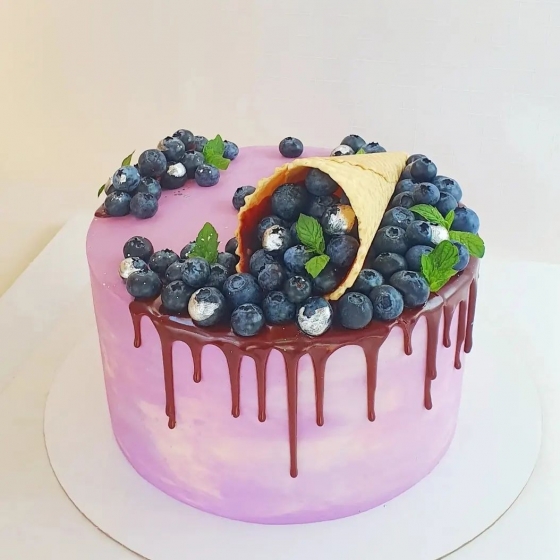 Купить Торт с голубикой и рожком