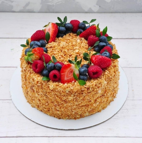 Купить Торт Наполеон с ягодами
