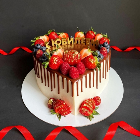 Купить Ягодный торт на юбилей